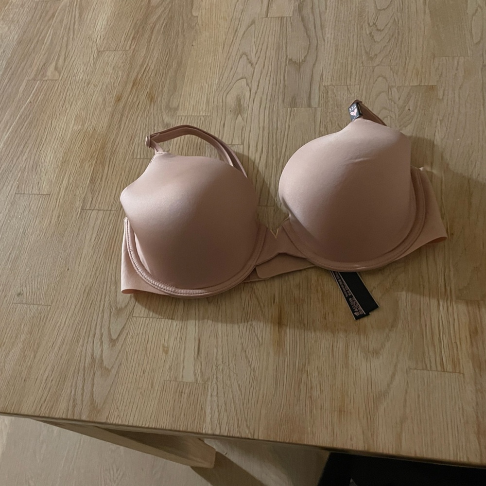 32D NWT Victoria Secret Bra